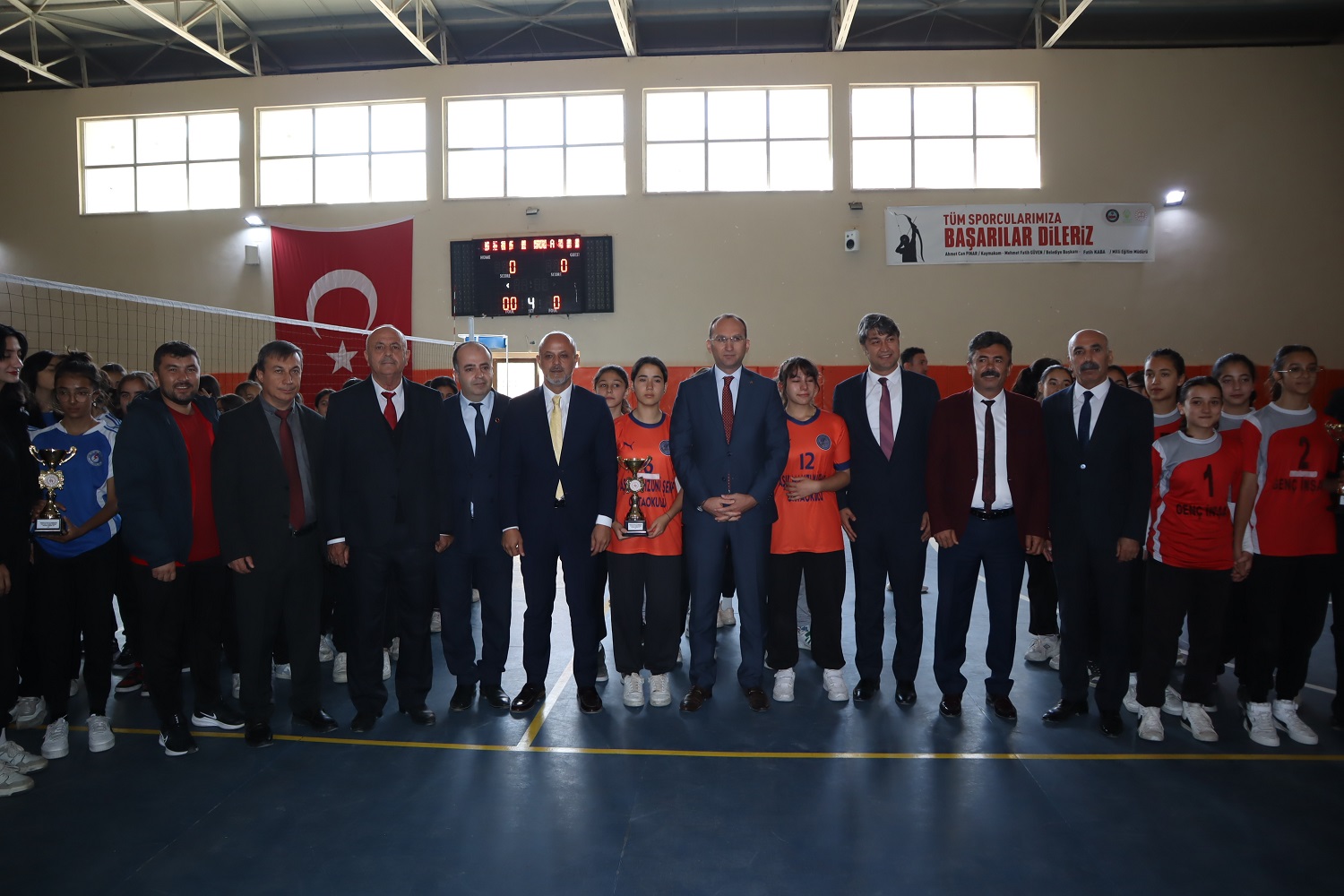 Afşin’de Voleybol Şampiyonu Cumhuriyet Ortaokulu Oldu (11)