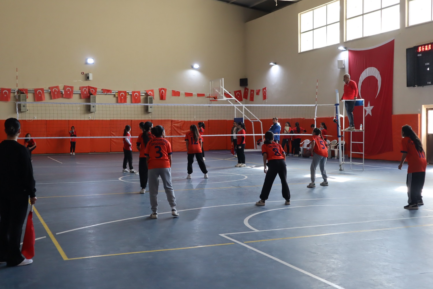 Afşin’de Voleybol Şampiyonu Cumhuriyet Ortaokulu Oldu (6)