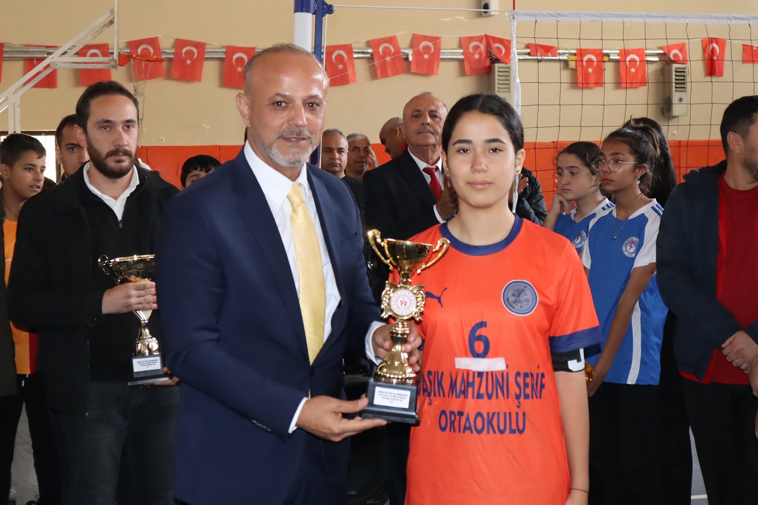 Afşin’de Voleybol Şampiyonu Cumhuriyet Ortaokulu Oldu (9)