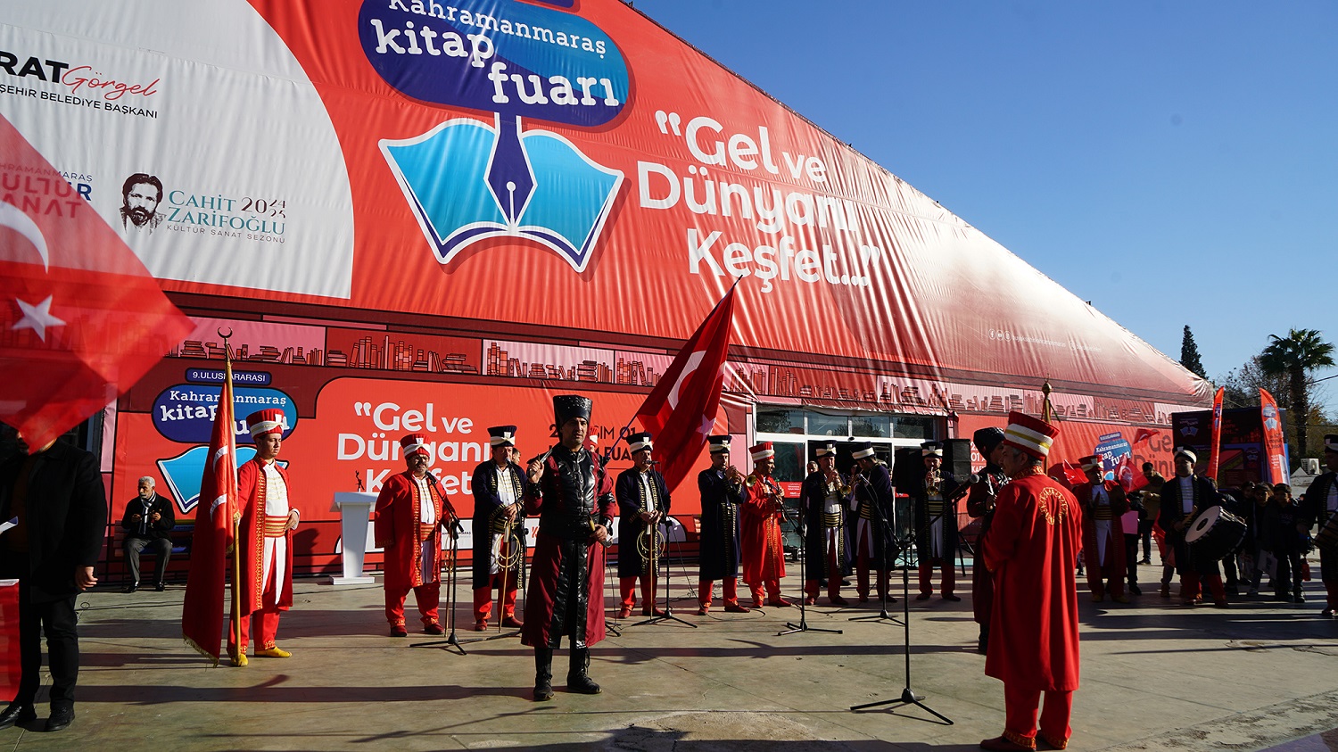 Bayrak Olayı’nın Yıl Dönümünde Kafum Kırmızı Beyaza Büründü (3)