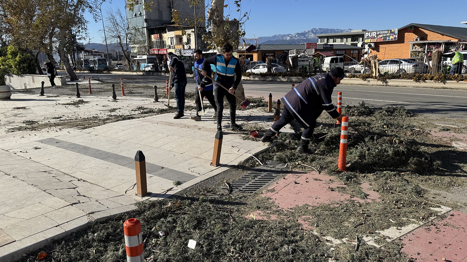 Büyükşehir, Fırtınanın Oluşturduğu Tahribatı Ortadan Kaldırıyor (4)