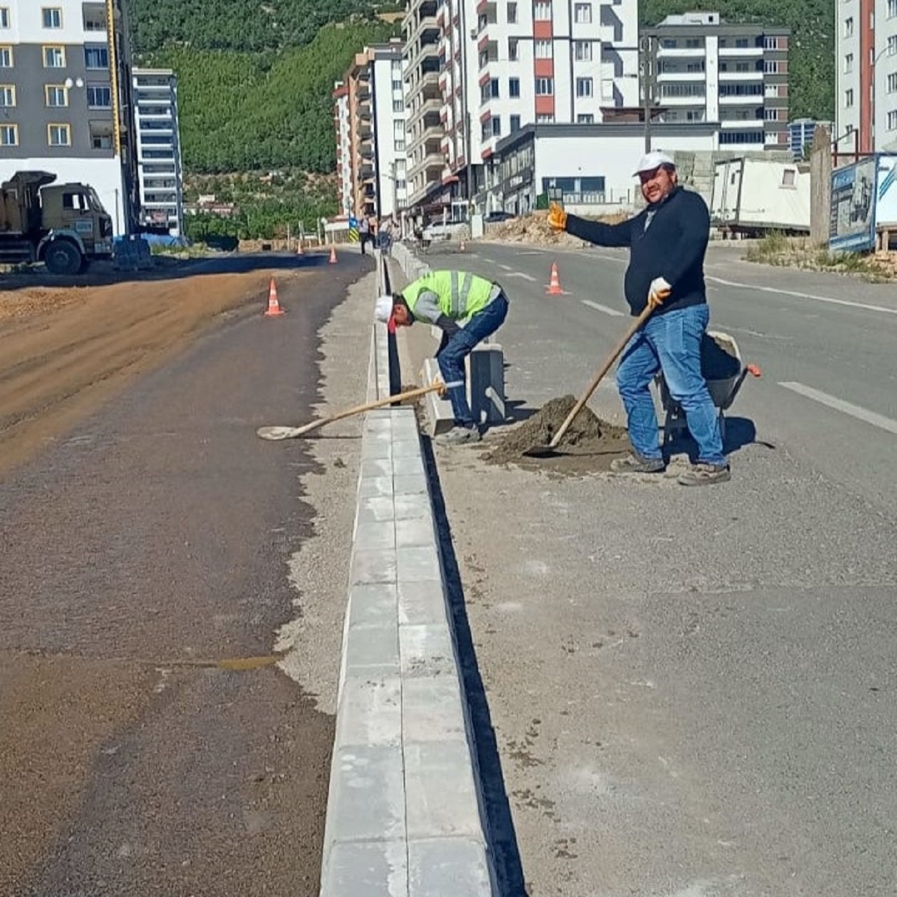 Büyükşehir’in Mobil Ekibi Şehir Genelinde Onarımlarını Sürdürüyor (1)