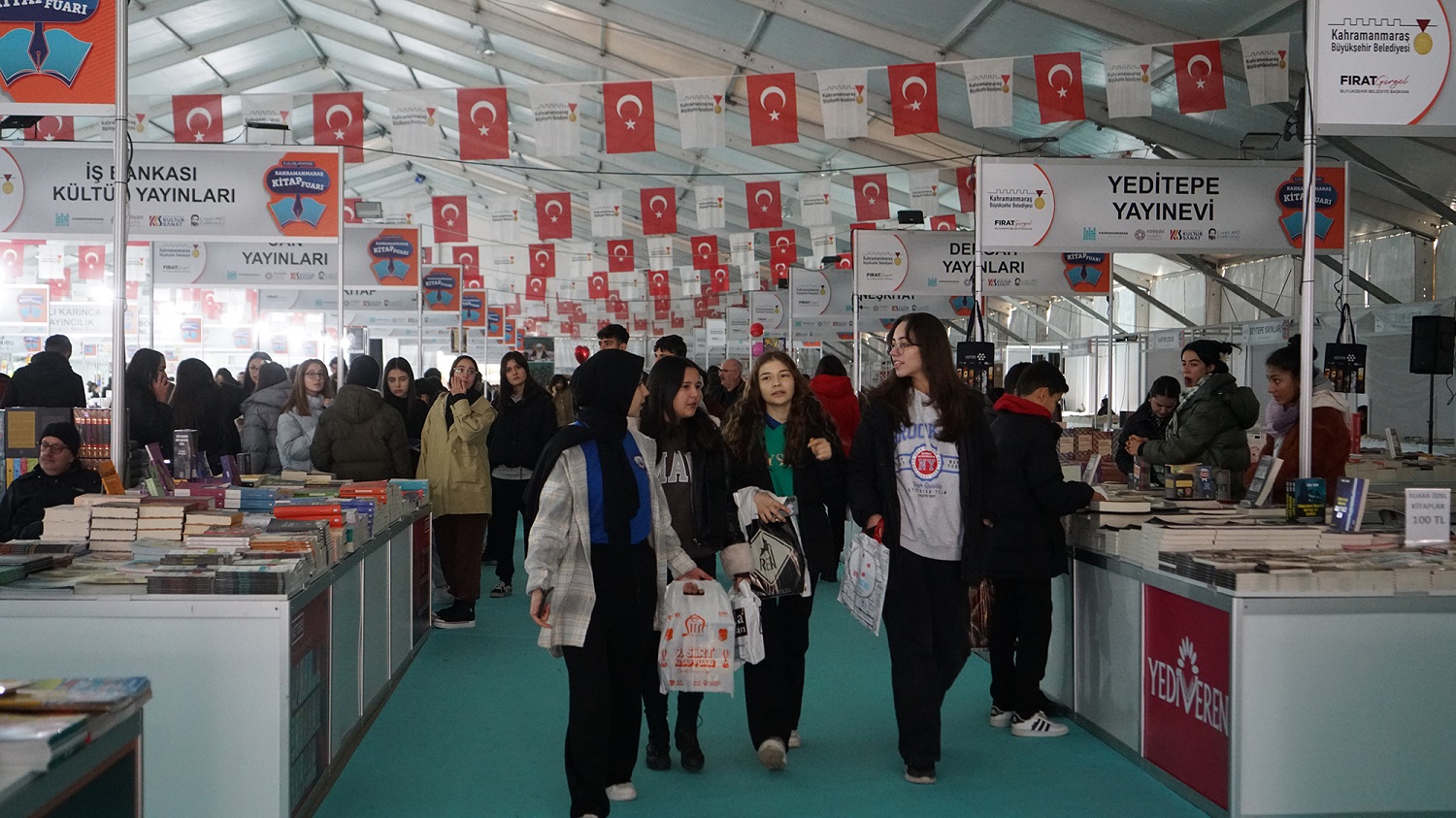 Büyükşehir’in Uluslararası Kitap Fuarı Katılımcıların Beğenisini Kazanıyor (1)