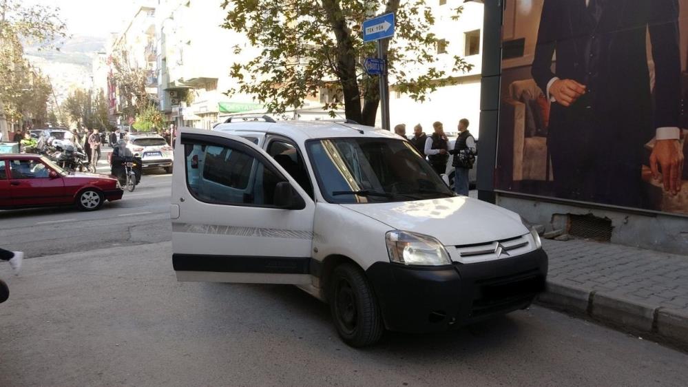 'Dur' Ihtarına Uymayıp Kaçan Sürücünün Aracından Uyuşturucu Çıktı