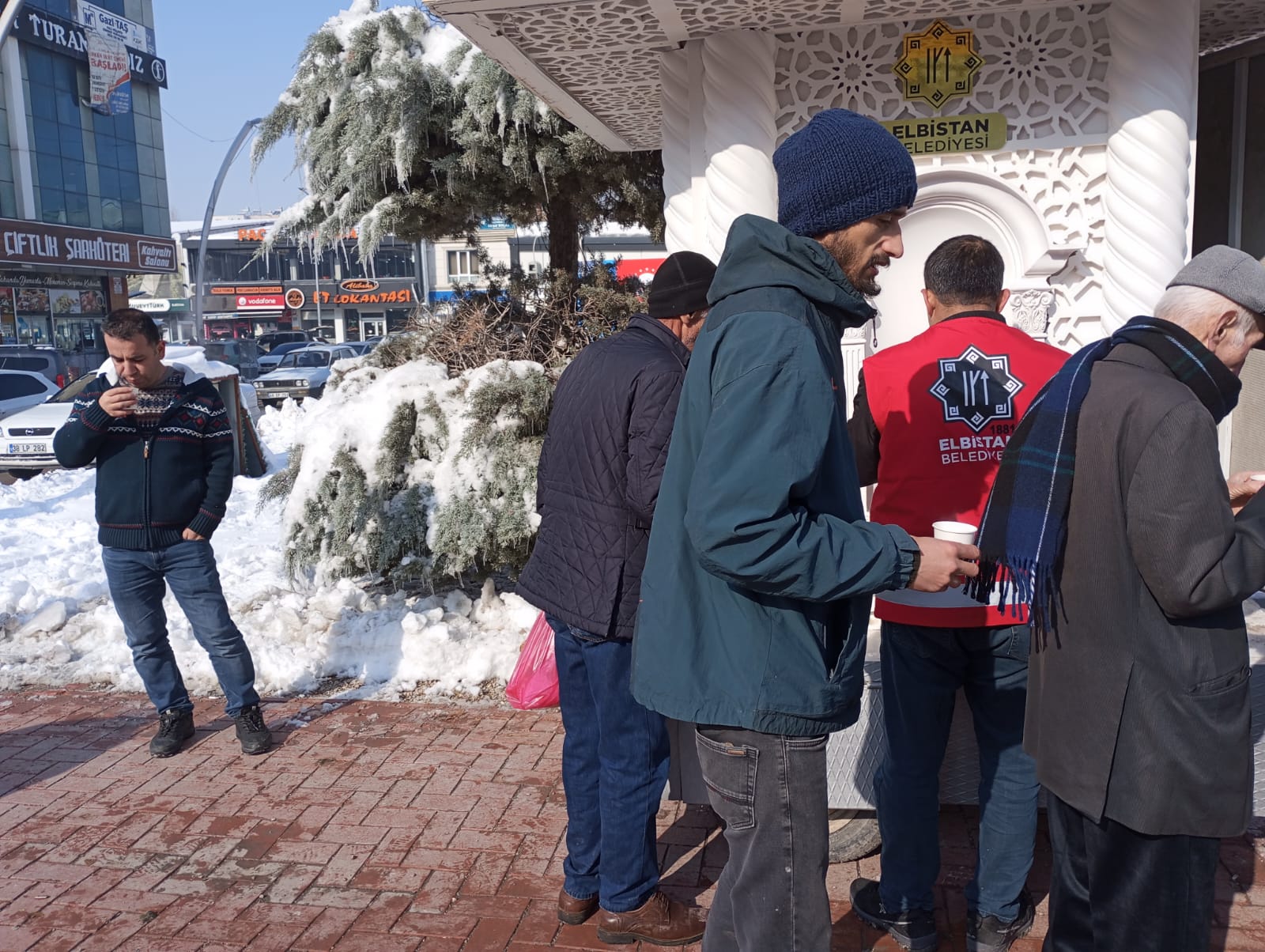 Elbistan Belediyesi’nden Sıcak Sahlep İkramı2