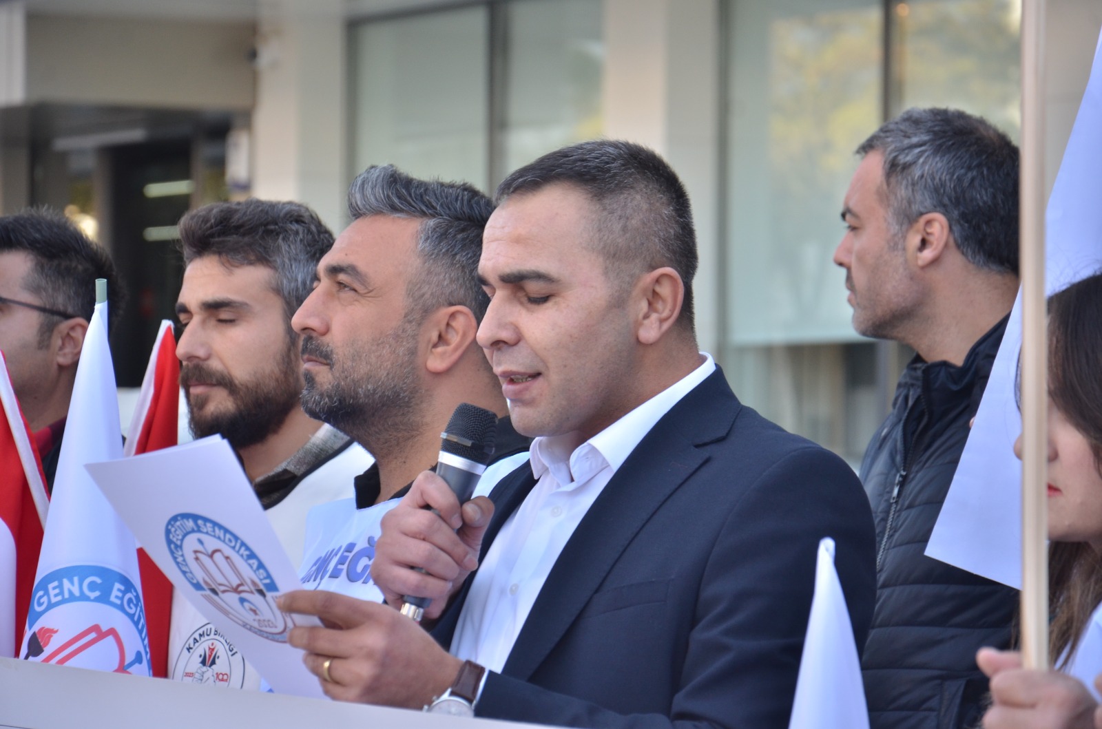 Genç Eğitim Sendikasından Maaş Bankası’na Protesto