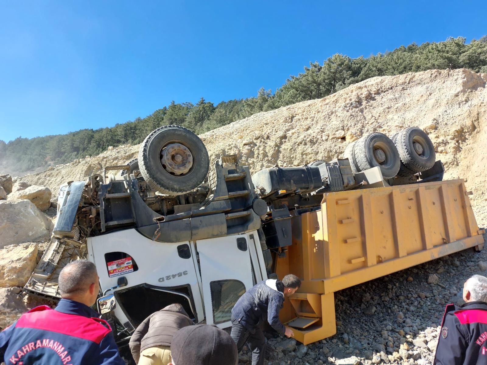 Göksun’da Hafriyat Kamyonu Devrildi 1 Yaralı 1