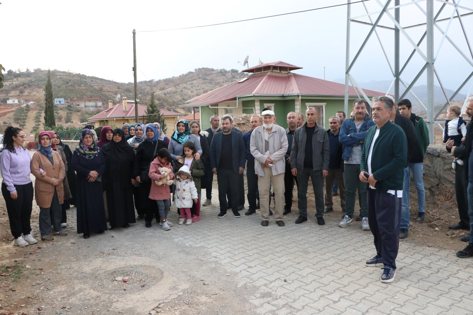 Kahramanmaraş'ta Mahalle Sakinlerinden Baz Istasyonuna Alkışlı Tepki (3) (Large)