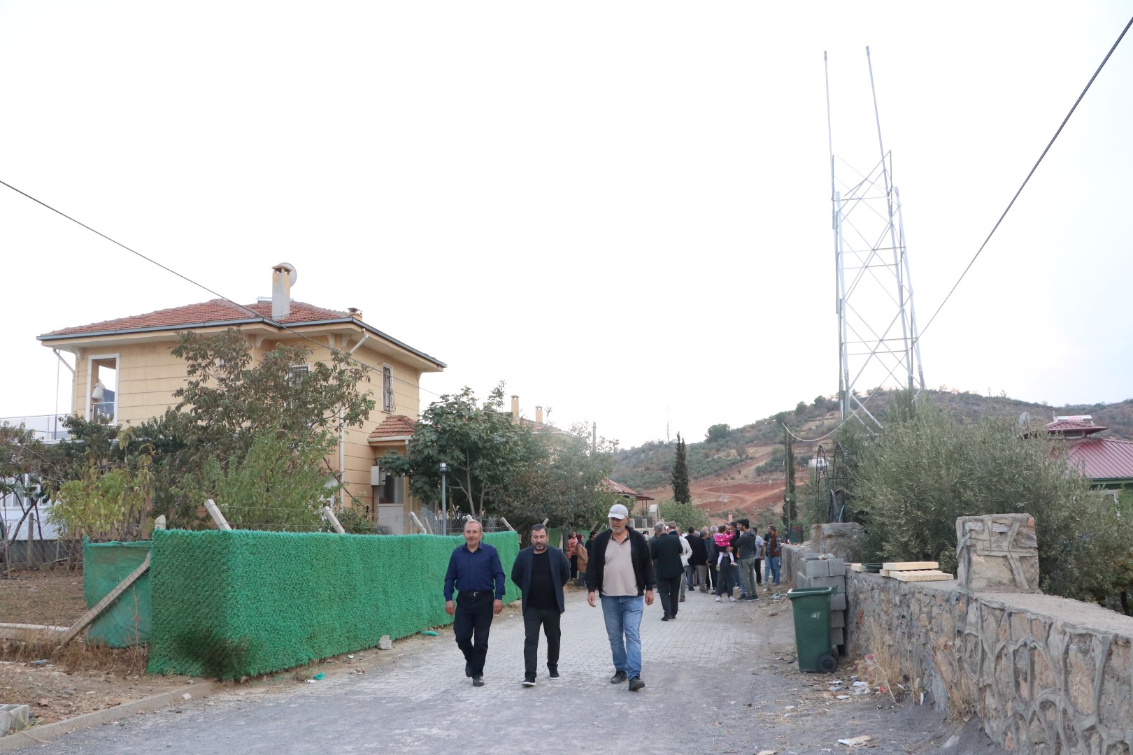 Kahramanmaraş'ta Mahalle Sakinlerinden Baz Istasyonuna Alkışlı Tepki (4) (Large)