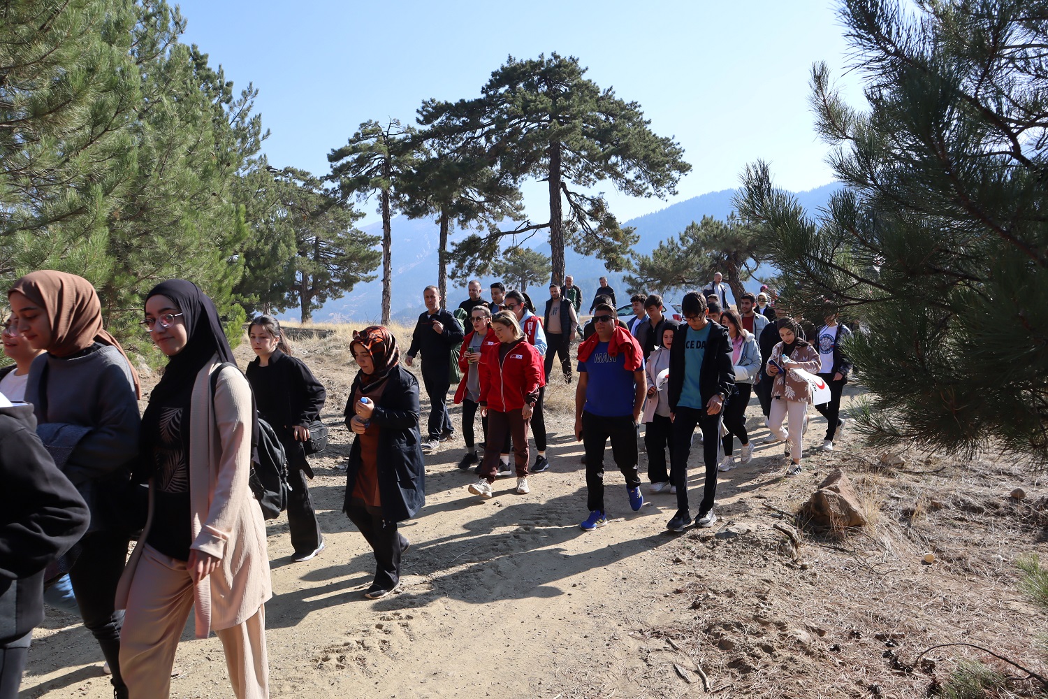 Kızılay, Doğa Yürüyüşü Etkinliği Düzenledi (2)