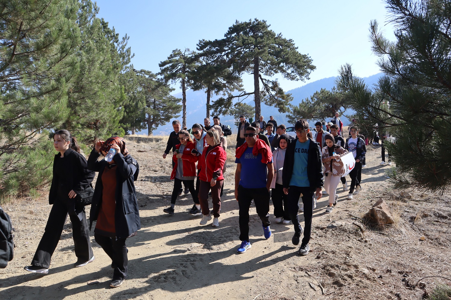 Kızılay, Doğa Yürüyüşü Etkinliği Düzenledi (3)