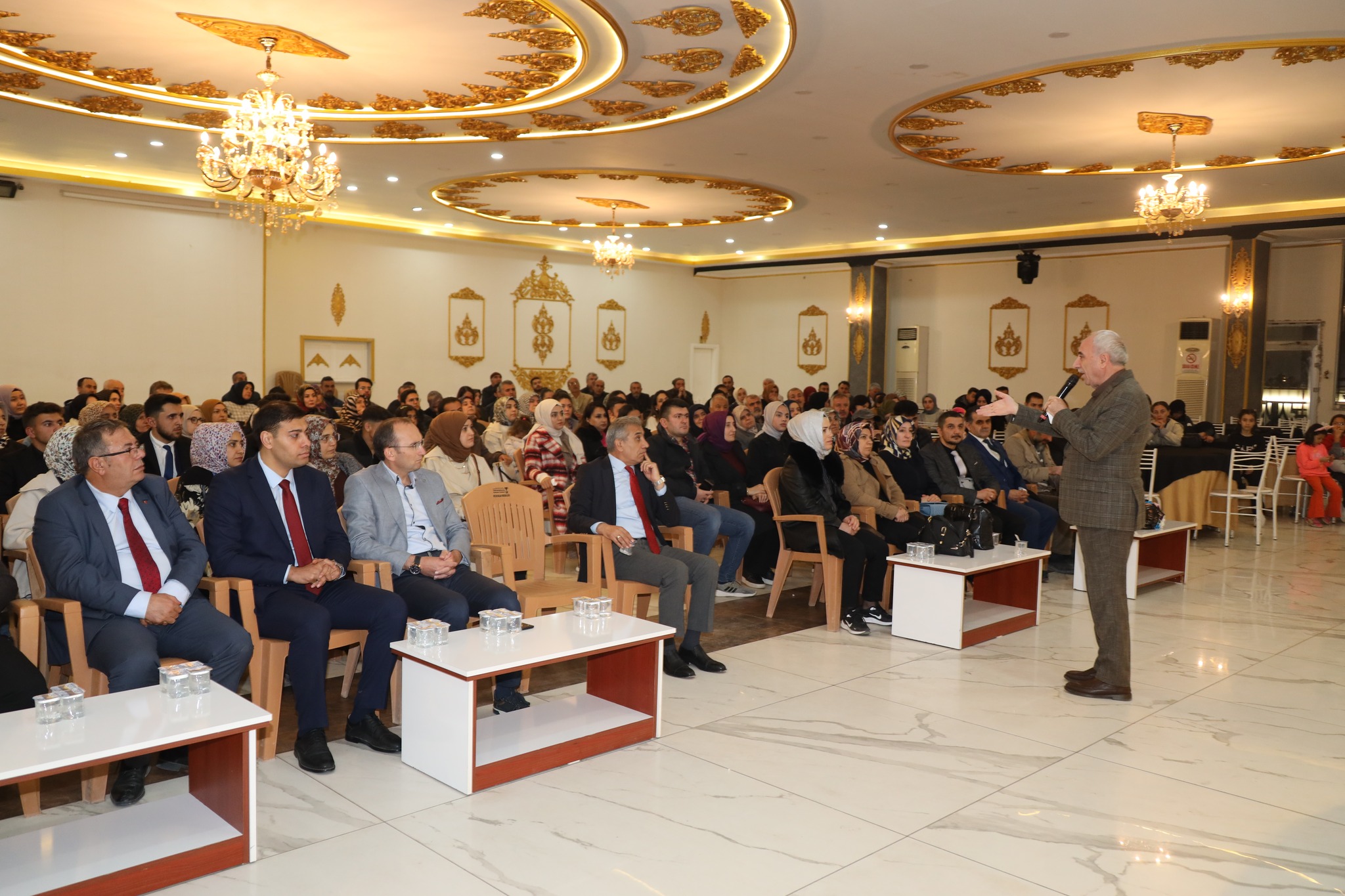 Şair Ve Yazar Prof. Dr. Nurullah Genç Elbistanlılarla Bir Araya Geldi2