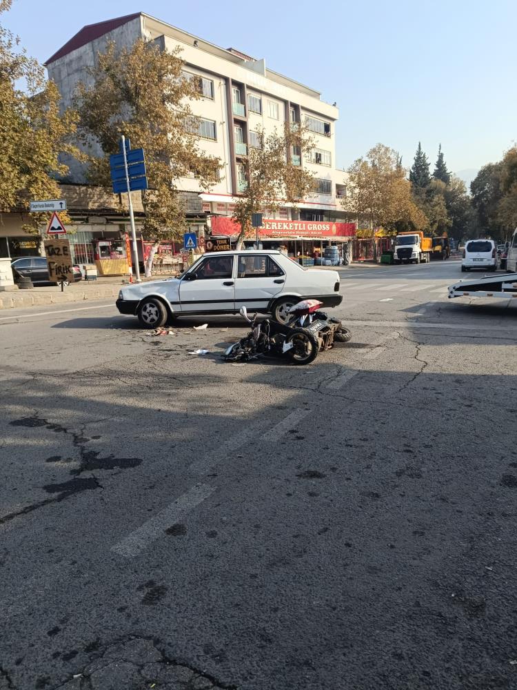 Ters Yönden Gelen Otomobil Motosiklete Çarptı 1 Ölü 1