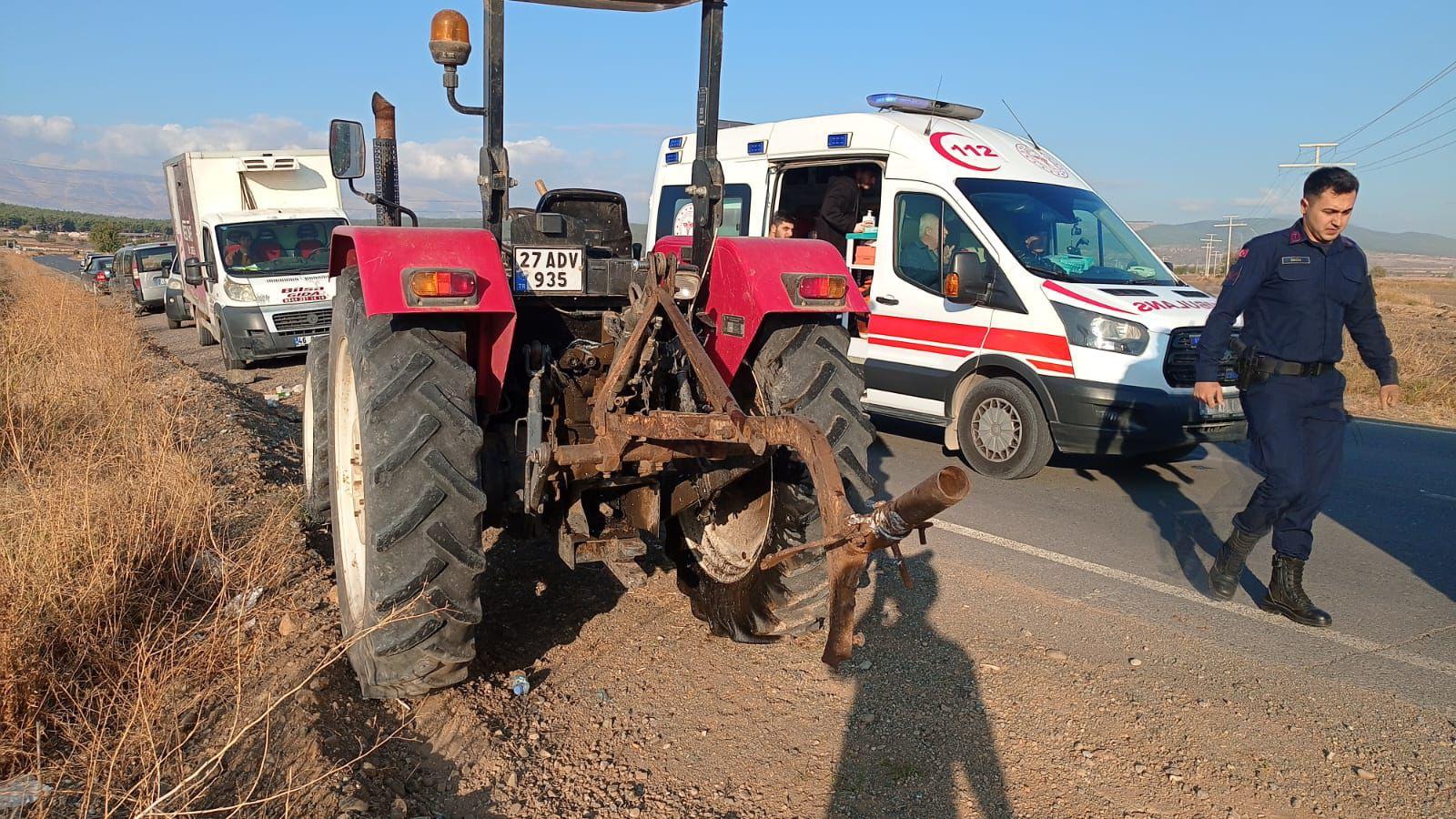 Traktör Ile Otomobil Çarpıştı 1 Yaralı