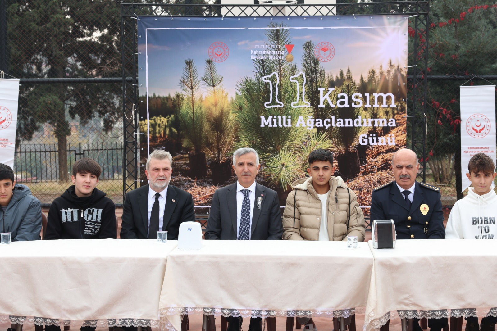 Vali Mükerrem Ünlüer, Milli Ağaçlandırma Günü Münasebetiyle Fidan Dikme Etkinliğine Katıldı