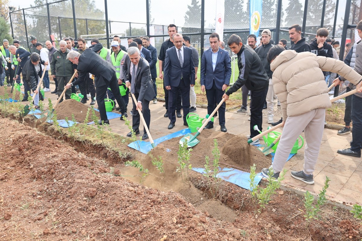 Vali Mükerrem Ünlüer, Milli Ağaçlandırma Günü Münasebetiyle Fidan Dikme Etkinliğine Katıldı2