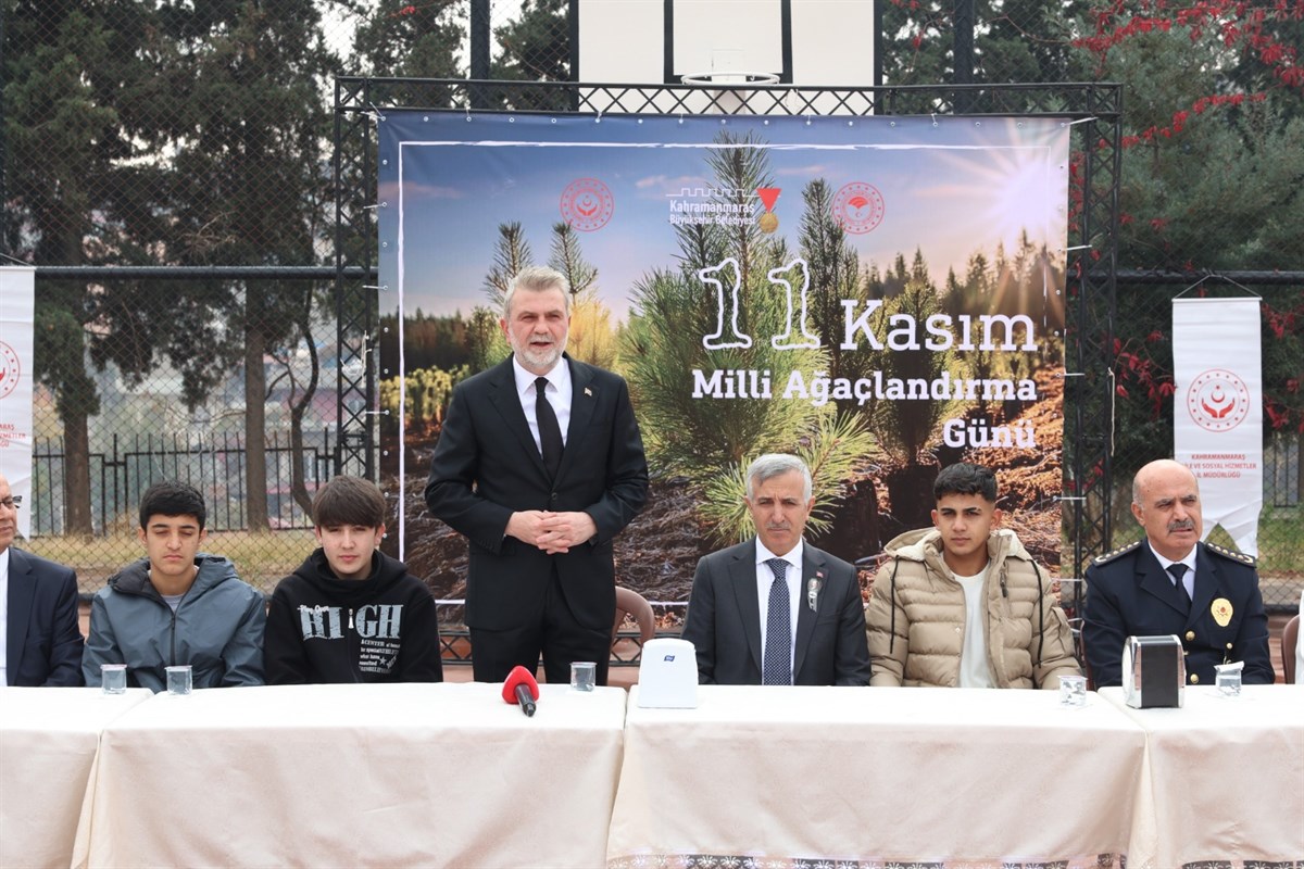 Vali Mükerrem Ünlüer, Milli Ağaçlandırma Günü Münasebetiyle Fidan Dikme Etkinliğine Katıldı4