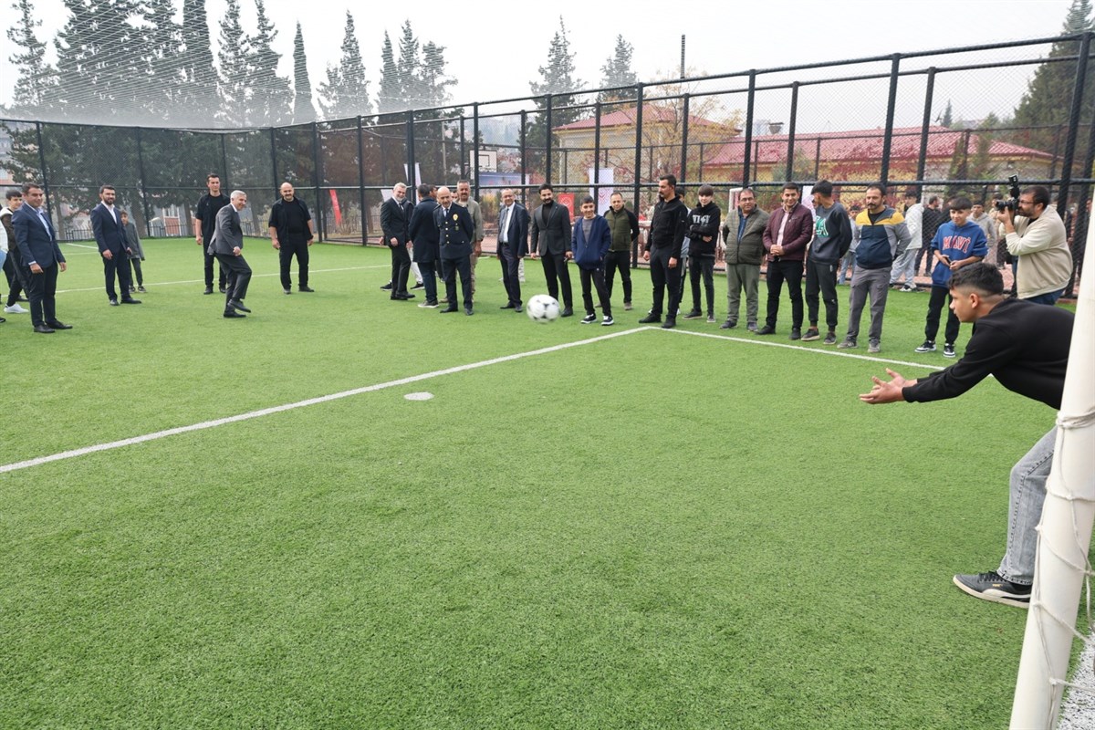 Vali Mükerrem Ünlüer, Milli Ağaçlandırma Günü Münasebetiyle Fidan Dikme Etkinliğine Katıldı7