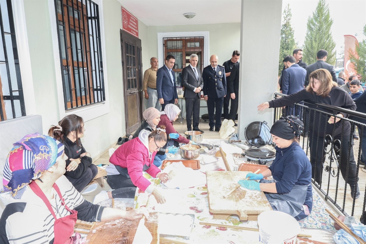 Vali Mükerrem Ünlüer, Milli Ağaçlandırma Günü Münasebetiyle Fidan Dikme Etkinliğine Katıldı8