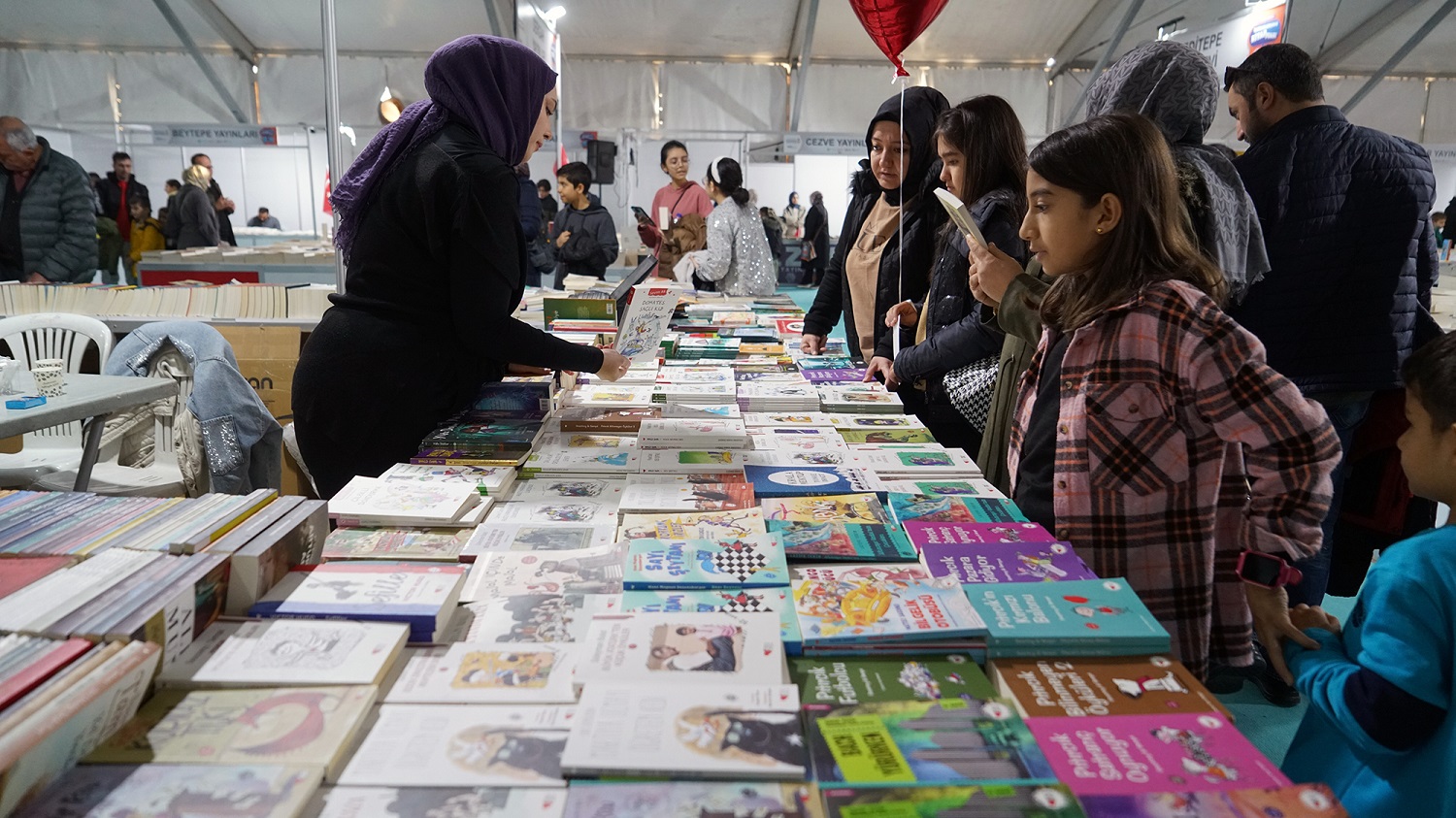 9. Uluslararası Kitap Fuarı, Final Gününde De Binlerce Misafirini Ağırladı (2)