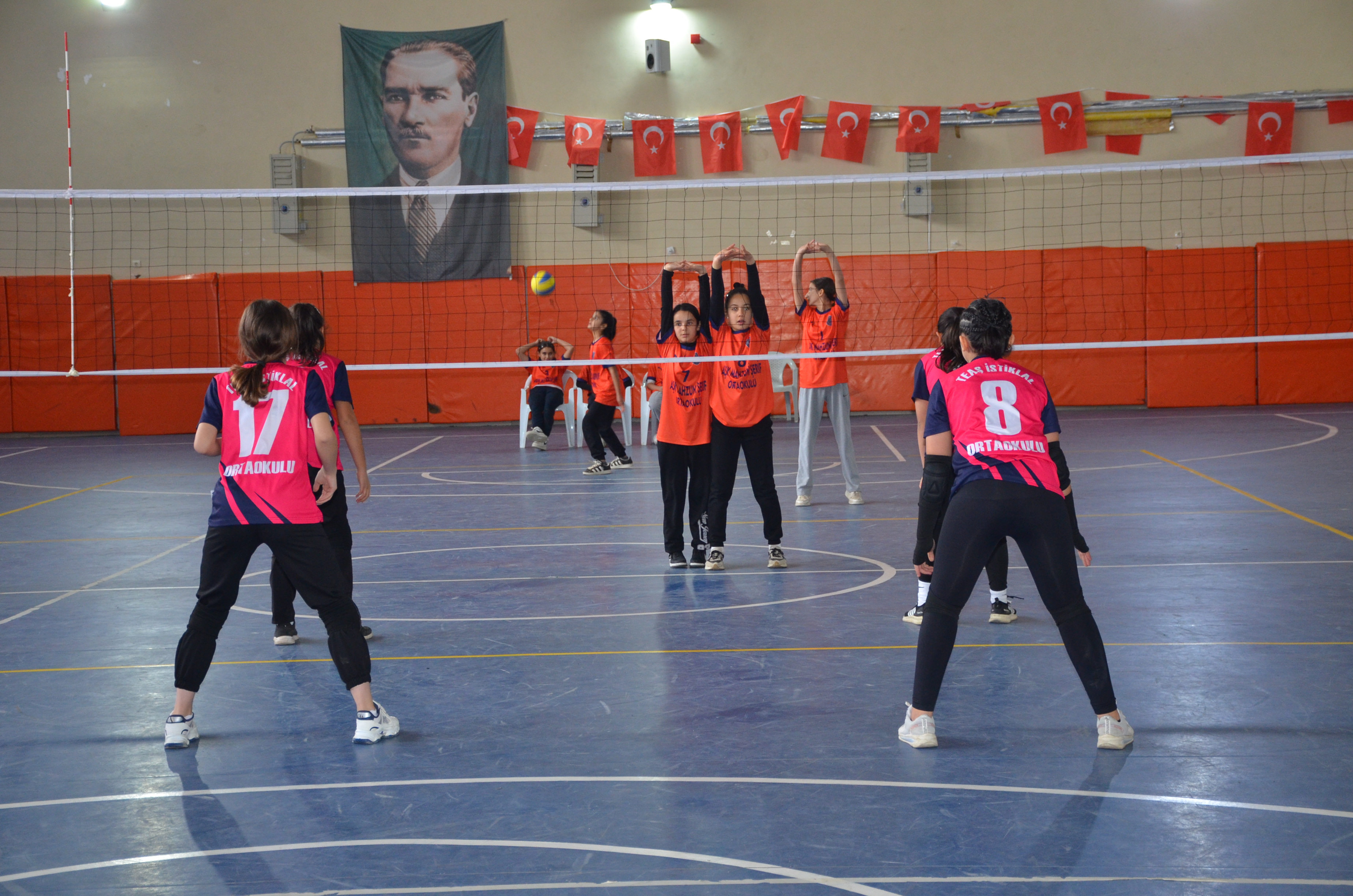 Afşin’de Küçükler Voleybol Şampiyonu Aşık Mahsuni Şerif Oldu (12)