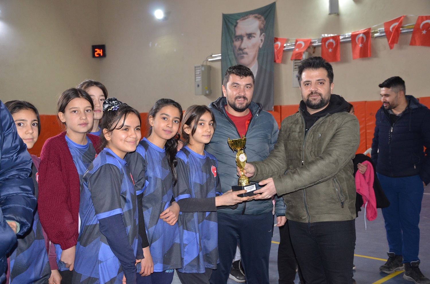 Afşin’de Küçükler Voleybol Şampiyonu Aşık Mahsuni Şerif Oldu (16)