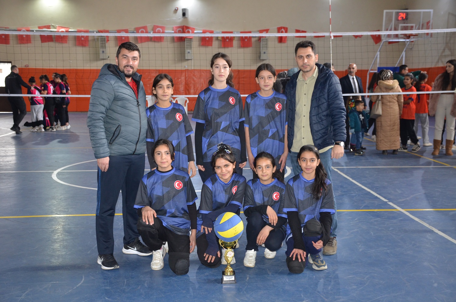 Afşin’de Küçükler Voleybol Şampiyonu Aşık Mahsuni Şerif Oldu (3)