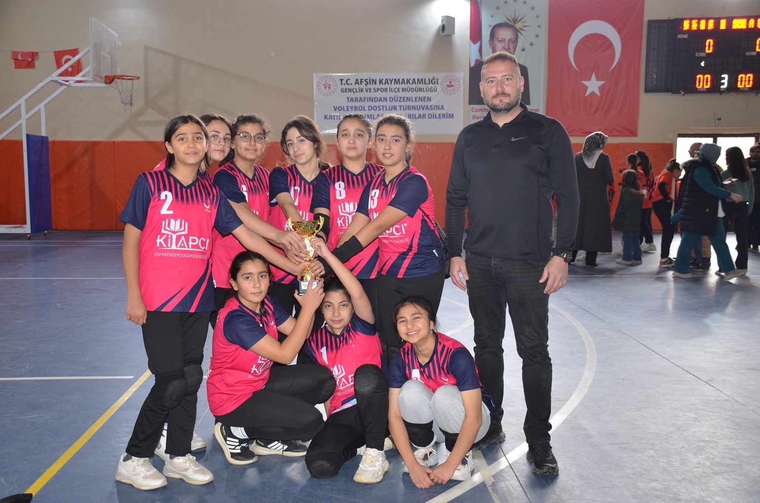 Afşin’de Küçükler Voleybol Şampiyonu Aşık Mahsuni Şerif Oldu (4)