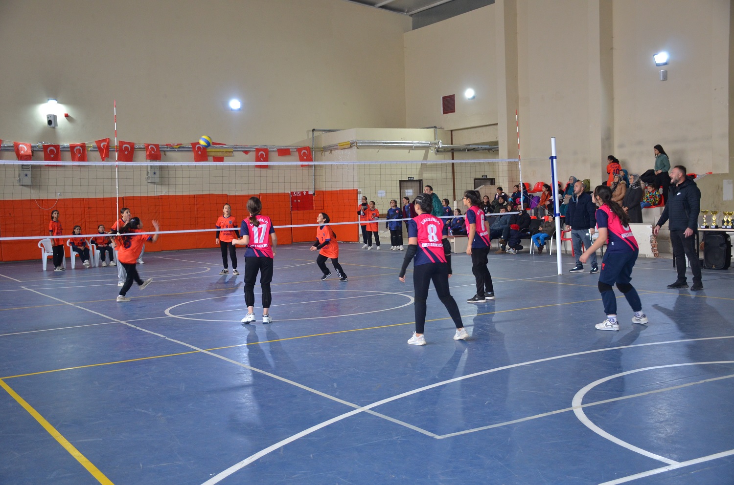 Afşin’de Küçükler Voleybol Şampiyonu Aşık Mahsuni Şerif Oldu (6)