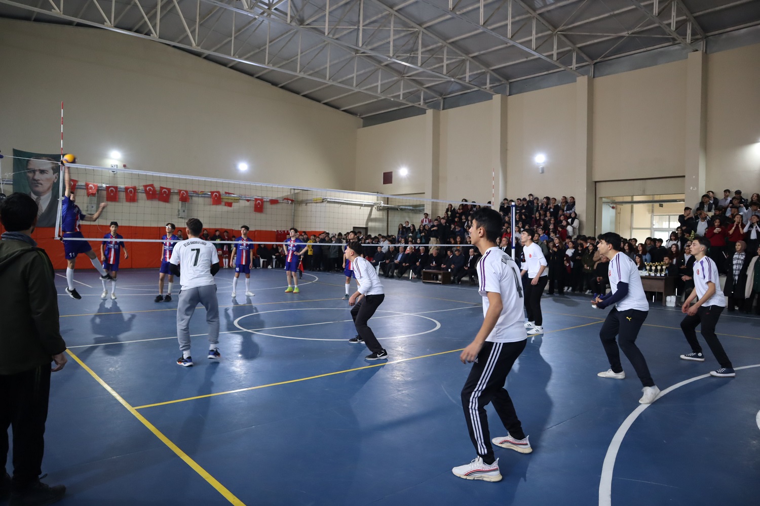 Afşin’de Liseler Arası Erkek Voleybol Takımı Şampiyonu Fen Lisesi Oldu (2)