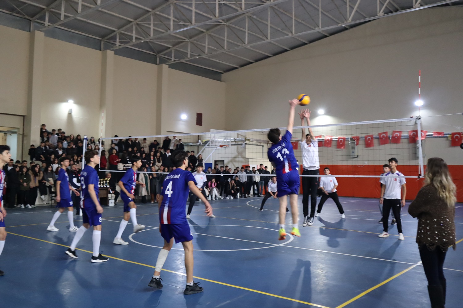 Afşin’de Liseler Arası Erkek Voleybol Takımı Şampiyonu Fen Lisesi Oldu (8)