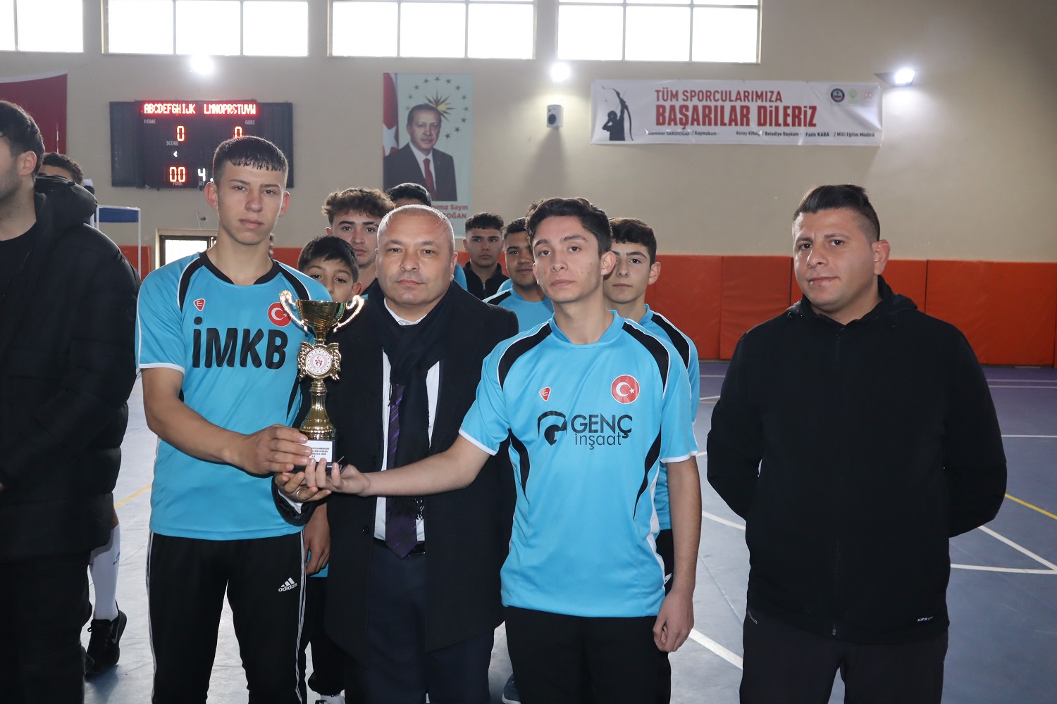 Afşin’de Liseler Arası Erkek Voleybol Takımı Şampiyonu Fen Lisesi Oldu (9)