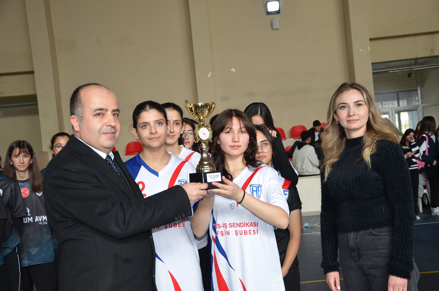 Afşin’de Liseler Arası Voleybol Şampiyonu Anadolu Lisesi Oldu (16)