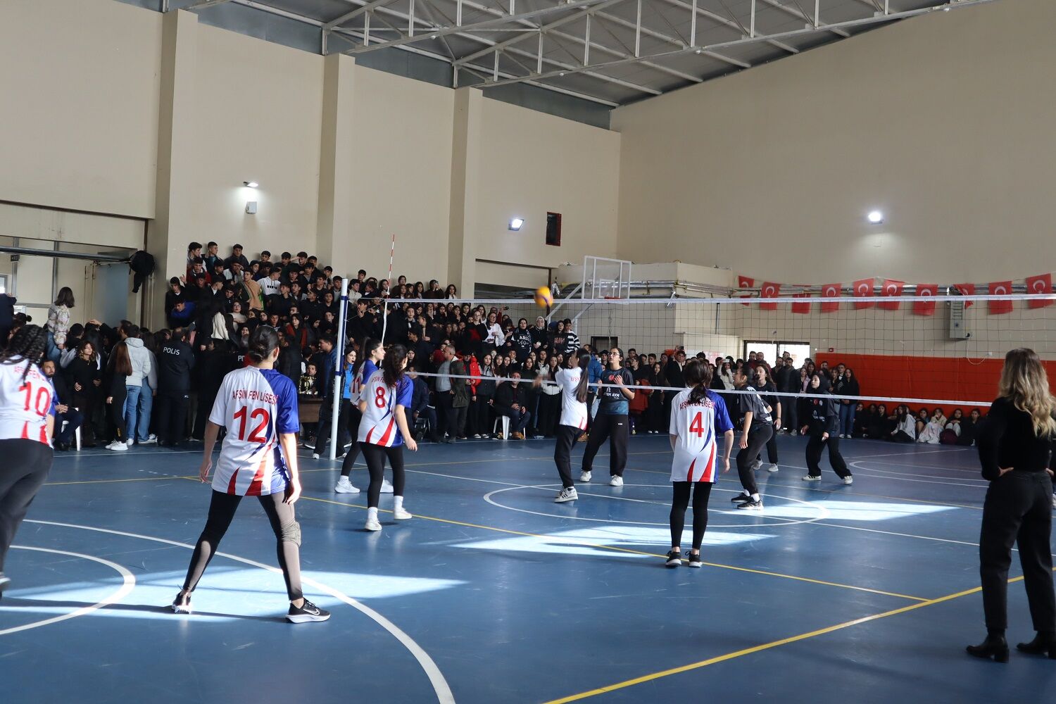 Afşin’de Liseler Arası Voleybol Şampiyonu Anadolu Lisesi Oldu (23)