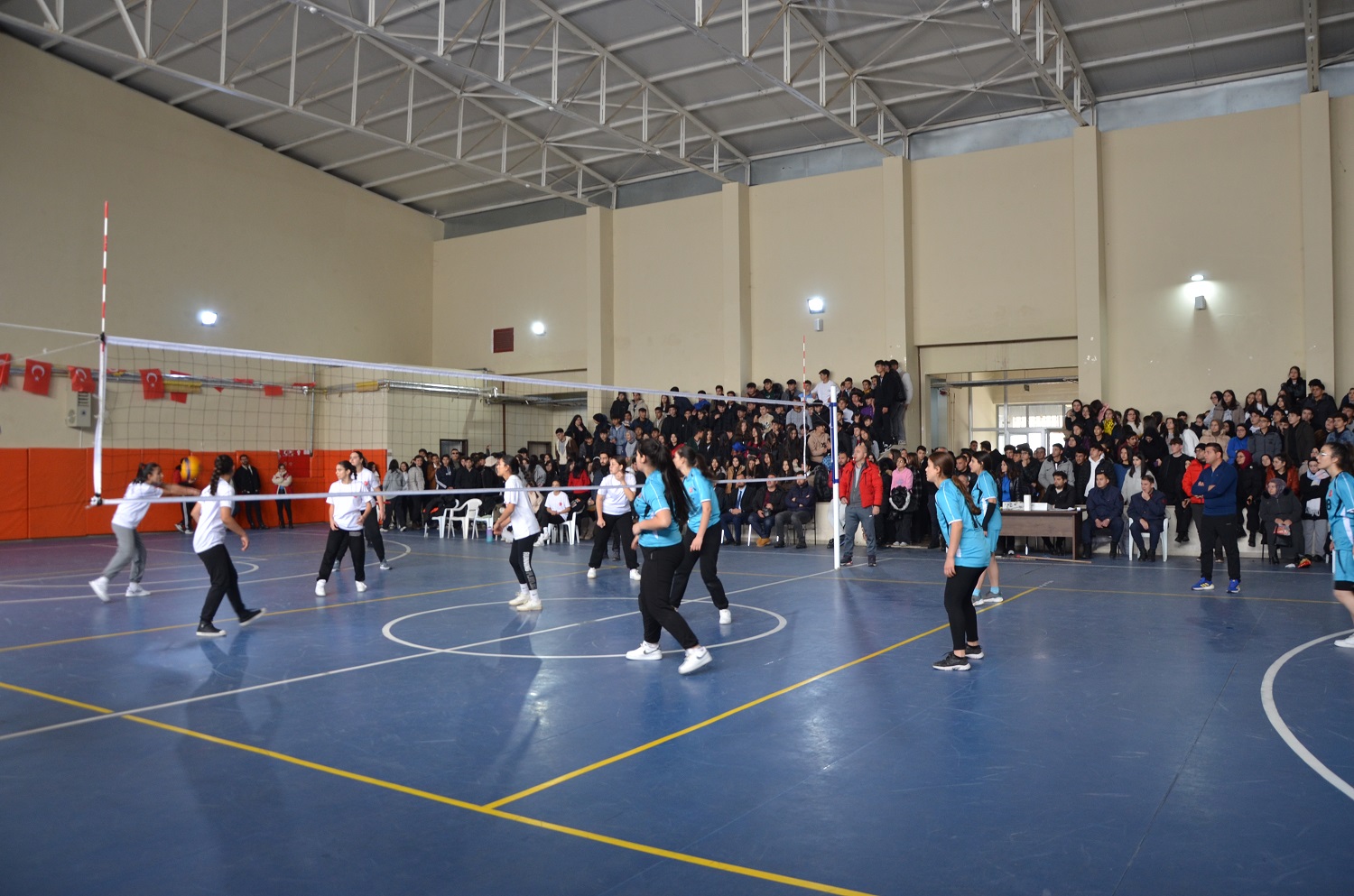 Afşin’de Liseler Arası Voleybol Şampiyonu Anadolu Lisesi Oldu (3)