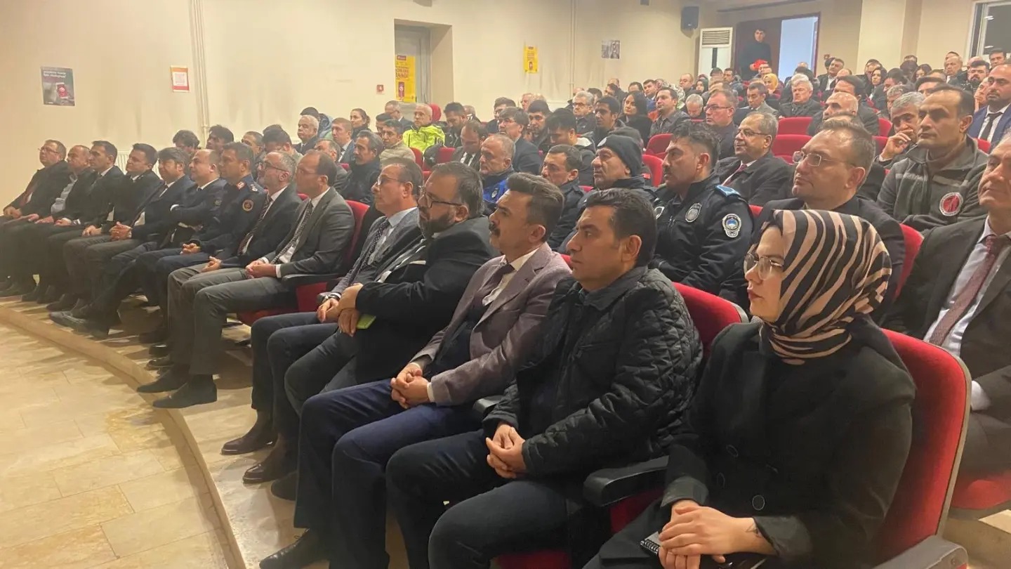 Afşin’de Protokol Kuralları Eğitimi Konferansı Düzenlendi1