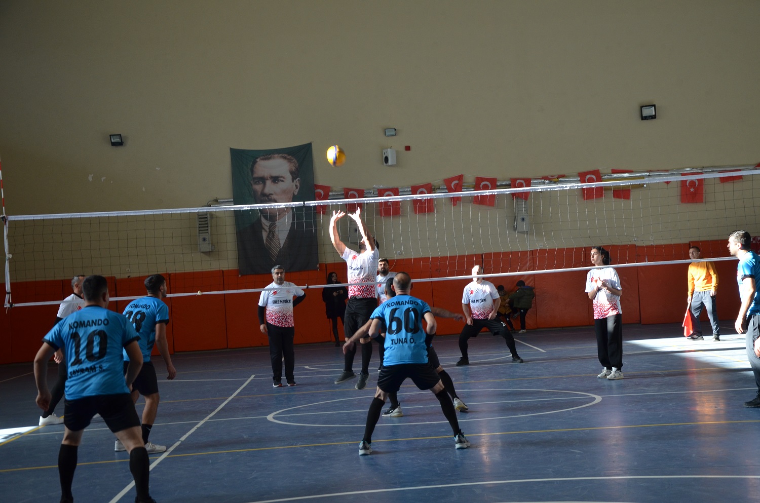 Afşin’de Voleybol Dostluk Turnuvası Devam Ediyor (2)