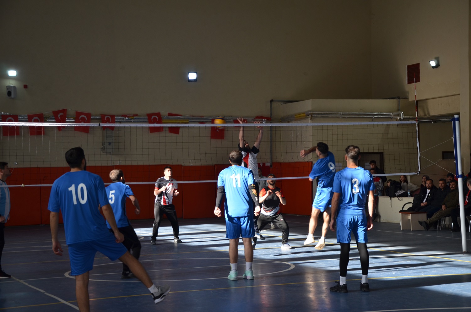 Afşin’de Voleybol Dostluk Turnuvası Devam Ediyor (4)-1