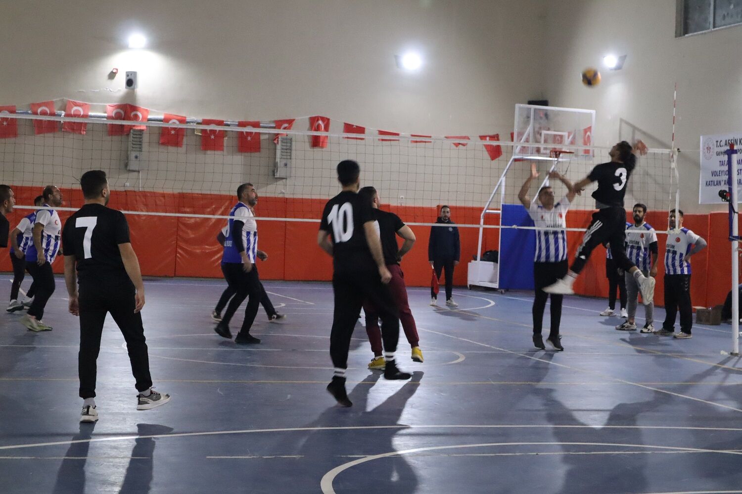 Afşin'de Voleybol Heyecanı G Ve H Grubu İlk Maçlarını Tamamladı (16)