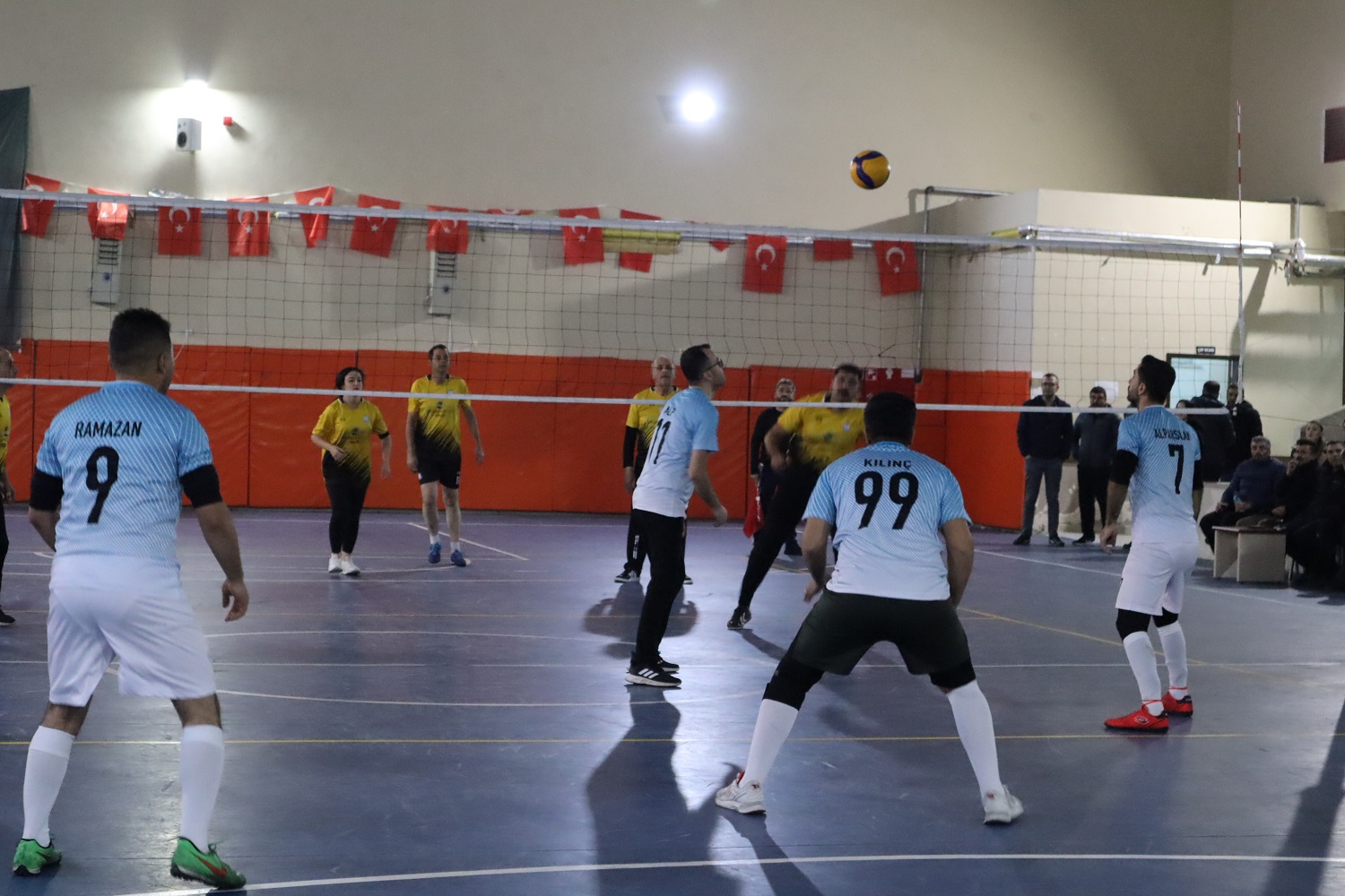 Afşin'de Voleybol Heyecanı G Ve H Grubu İlk Maçlarını Tamamladı (3)