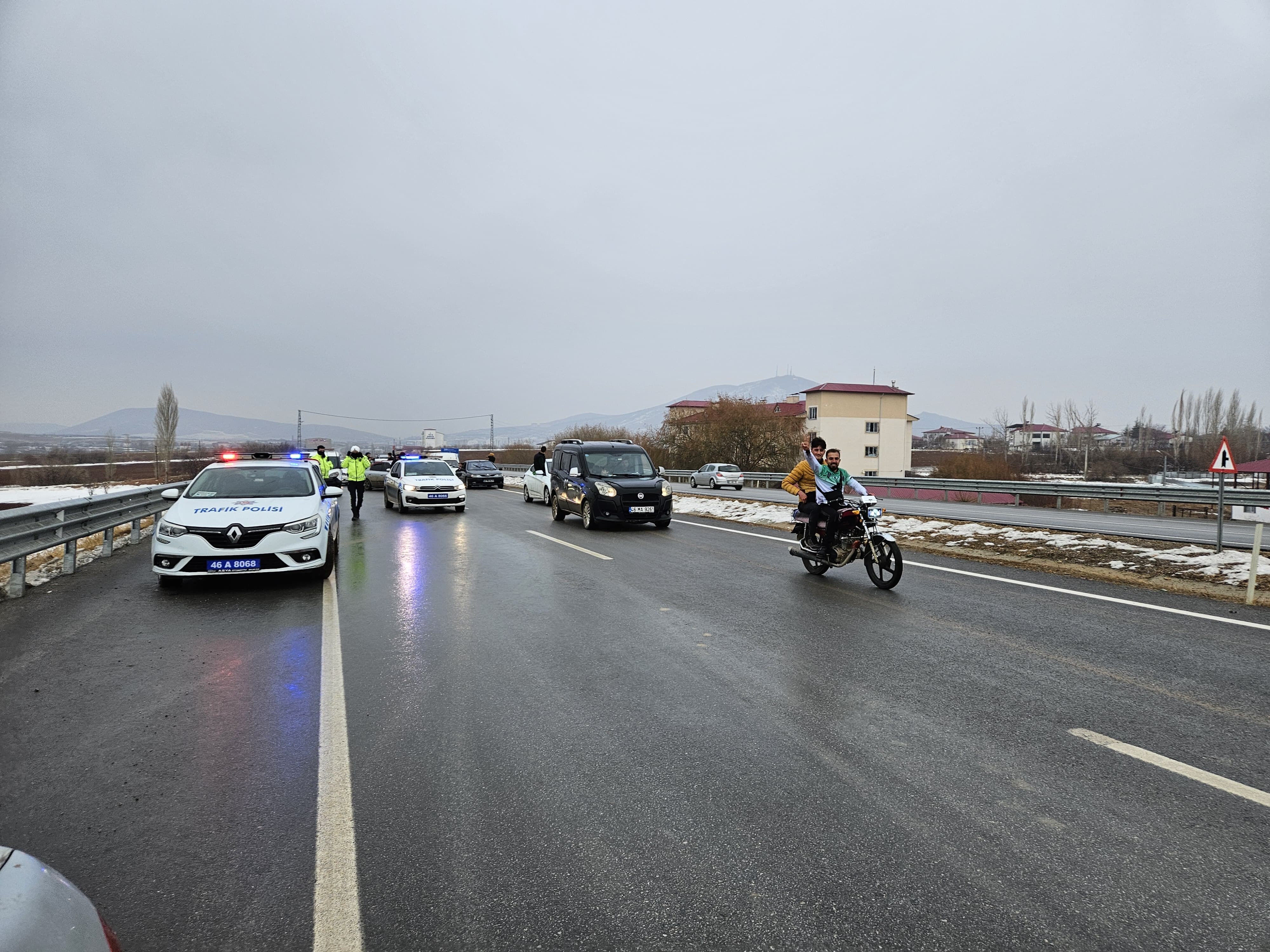 Afşin’deki Suriyeliler Esed'in Gidişini Kutluyor (1)