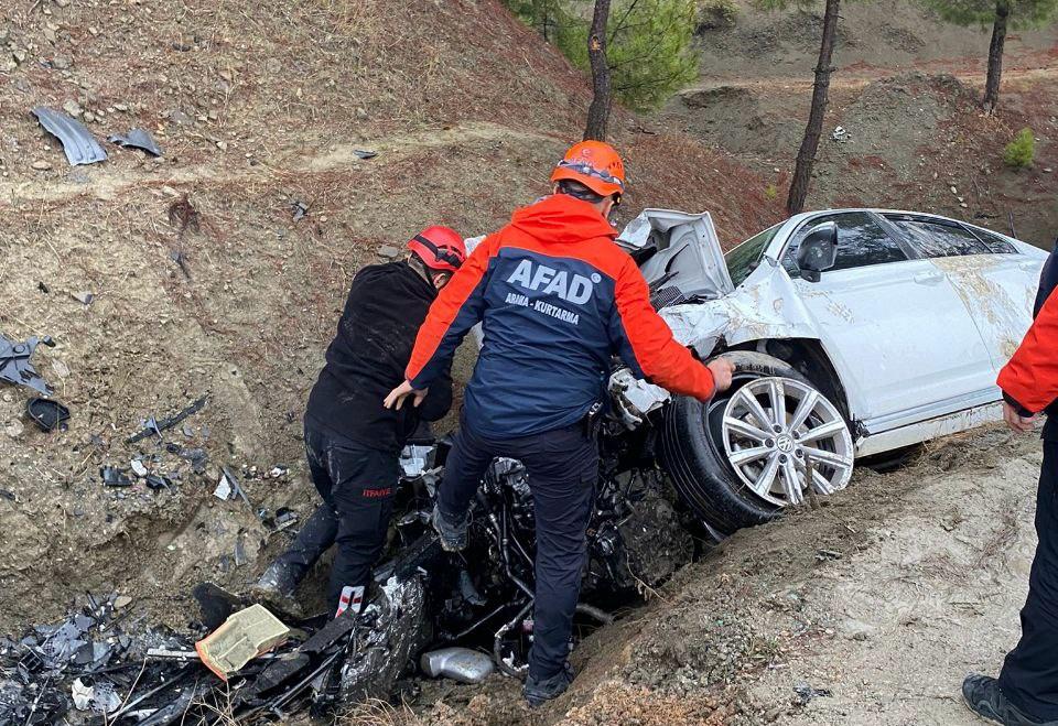 Andırın‘da Otomobil Ile Hafif Ticari Araç Çarpıştı4