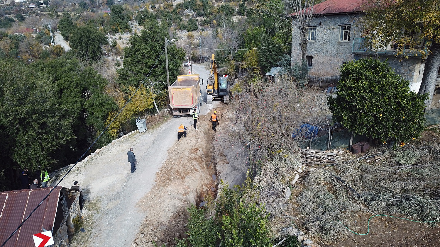 Büyükşehir, Bir Mahallenin Daha İçmesuyu Sorununu Çözüme Kavuşturuyor (2)