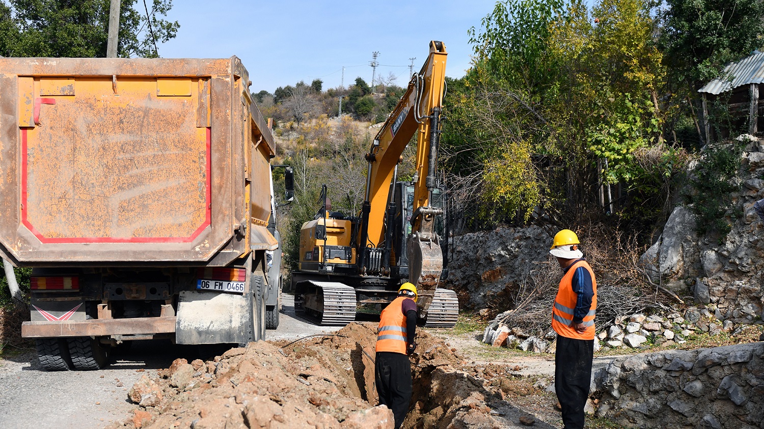 Büyükşehir, Bir Mahallenin Daha İçmesuyu Sorununu Çözüme Kavuşturuyor (3)