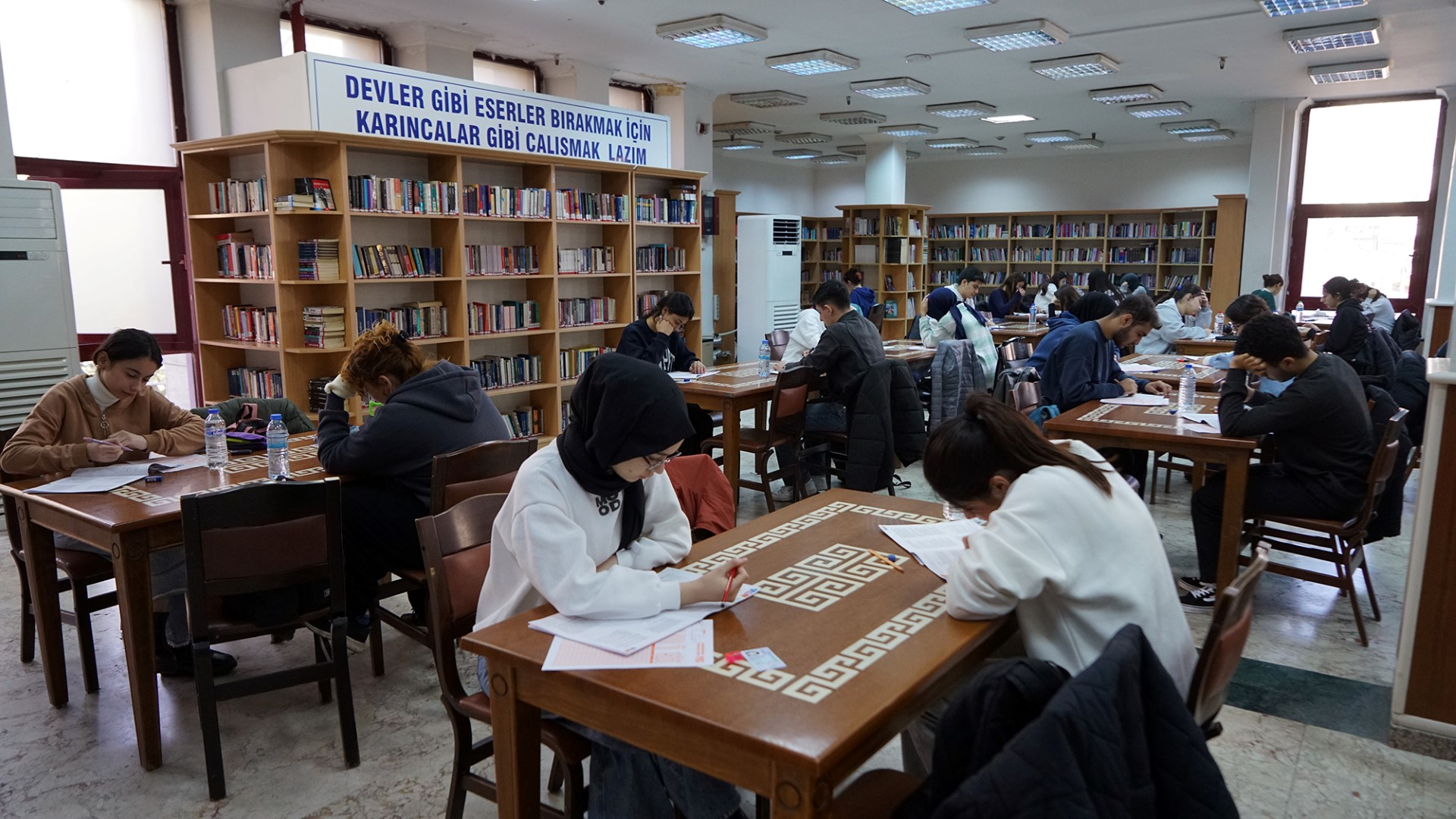 Büyükşehir, Üniversite Hazırlığında Öğrencilerin Yanında! (3)