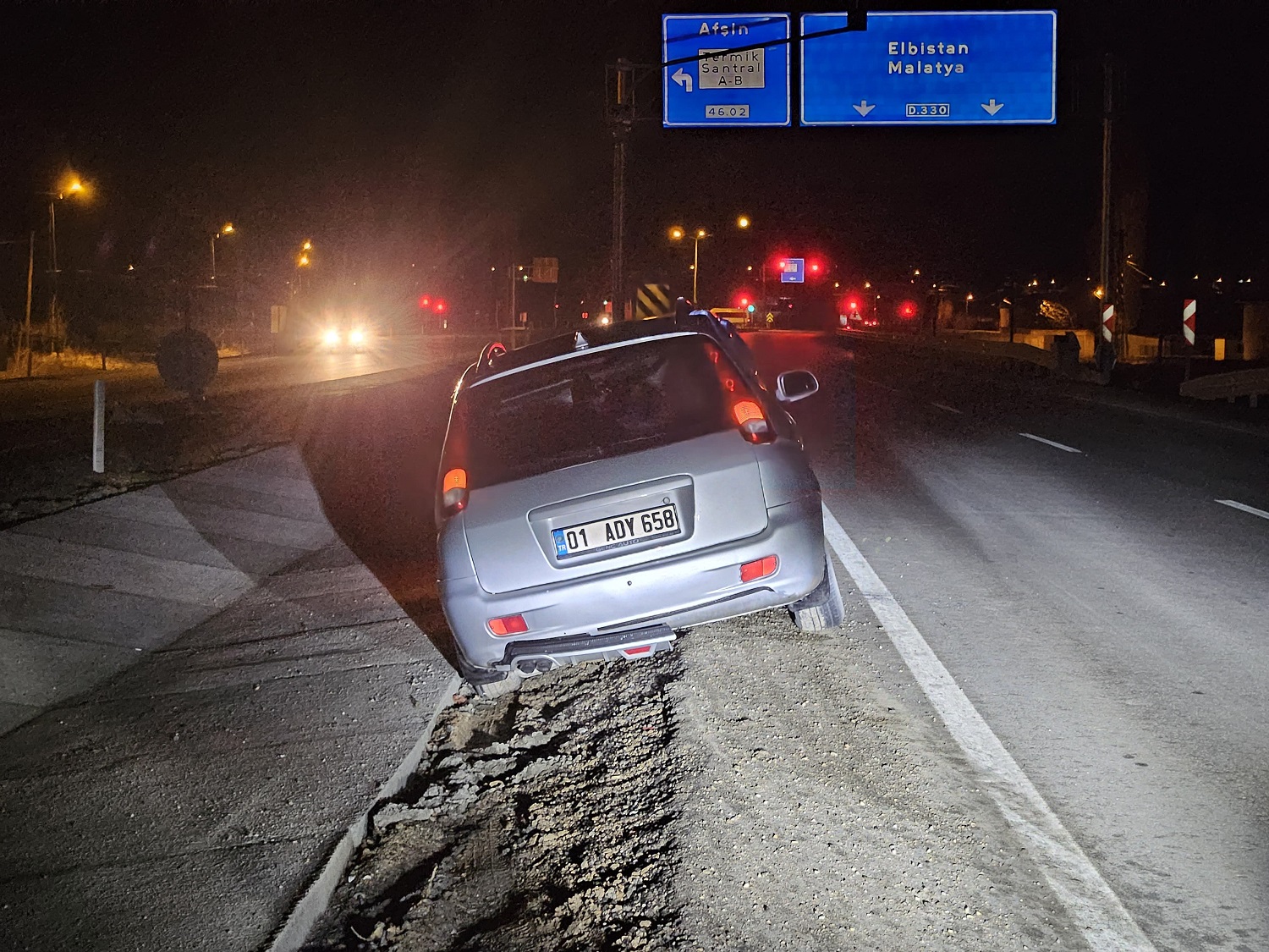 Erçene Yol Kavşağında Kaza 1 Yaralı (3)