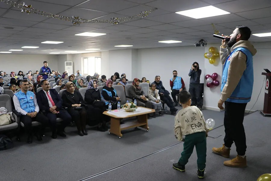 Türkiye Diyanet Vakfı, Kahramanmaraş'ta 62 Yetim Çocuğu Sevindirdi2