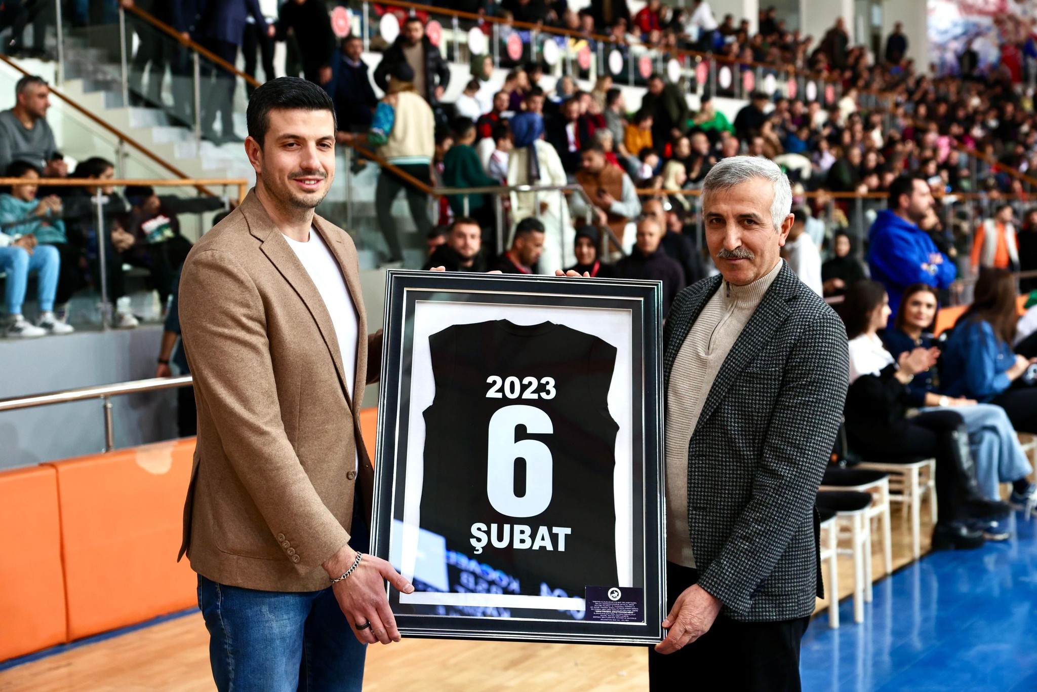 Vali Ünlüer, İstiklalspor Kocaeli Kağıtspor Müsabakasını İzledi2