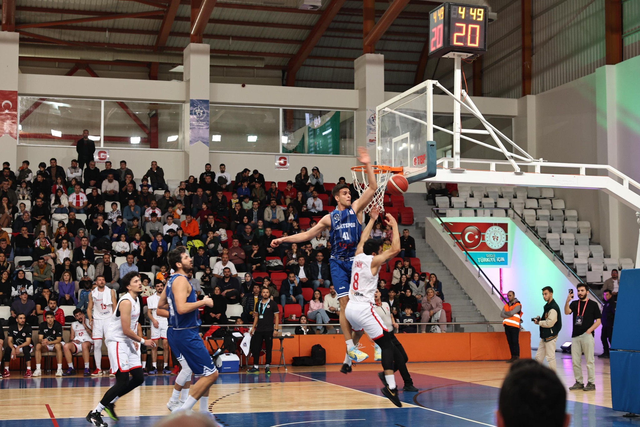 Vali Ünlüer, İstiklalspor Kocaeli Kağıtspor Müsabakasını İzledi5