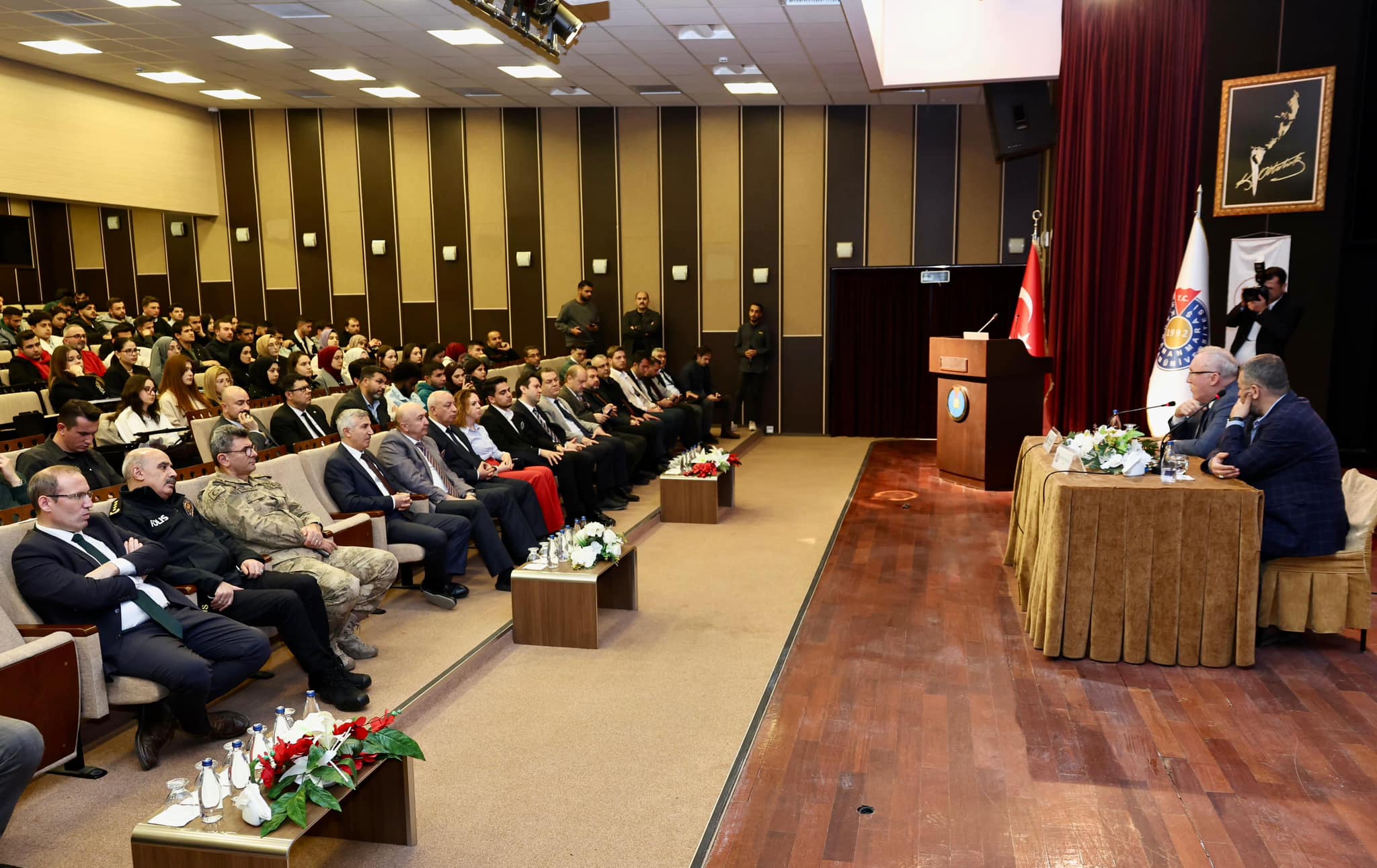 Vali Ünlüer, Türk Dış Politikası Konferansına Katıldı2